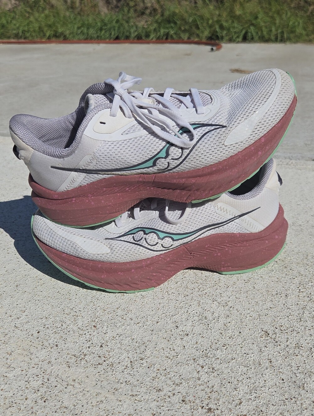 Saucony Axon 3 Running Shoes - Fog / Peony Light Grey & Coral - Women's Size 8.5